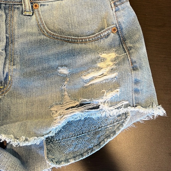 American Eagle Outfitters Hi-Rise Festival Jean Shorts! Light wash. - Picture 5 of 5